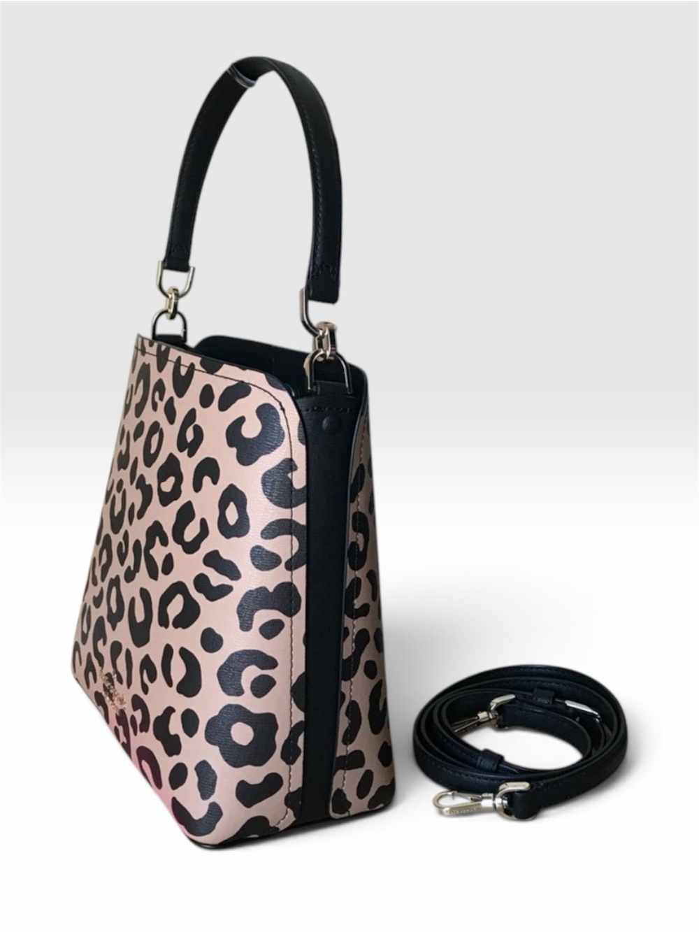 NWOT Kate spade purse Darcy graphic leopard bucket bag
